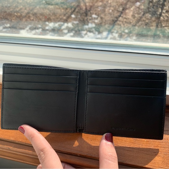 Michael Kors MK Black and Gray Monogrammed Men’s Wallet - Picture 3 of 6